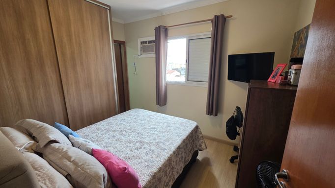 Suíte bem iluminado.