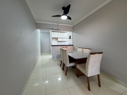 Sala ampla de 2 ambientes.