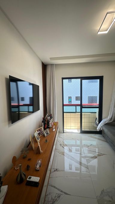 Sala de estar ampla com ar condicionado