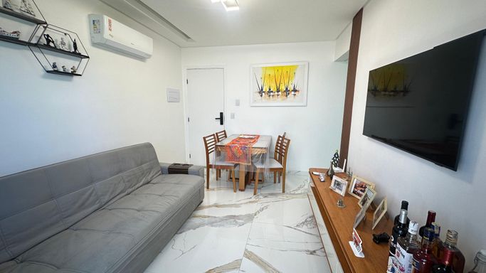 Sala de estar ampla com ar condicionado