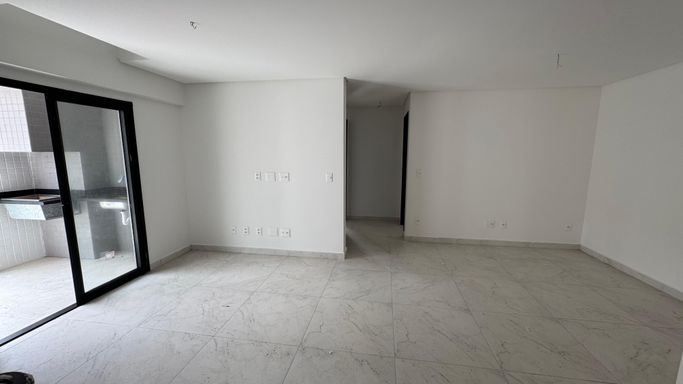 Sala ampla de 2 ambientes.