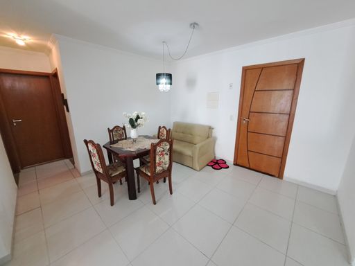 Sala ampla de 2 ambientes.