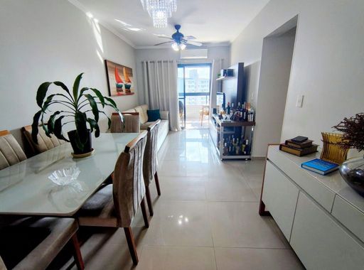 Sala ampla de 2 ambientes.