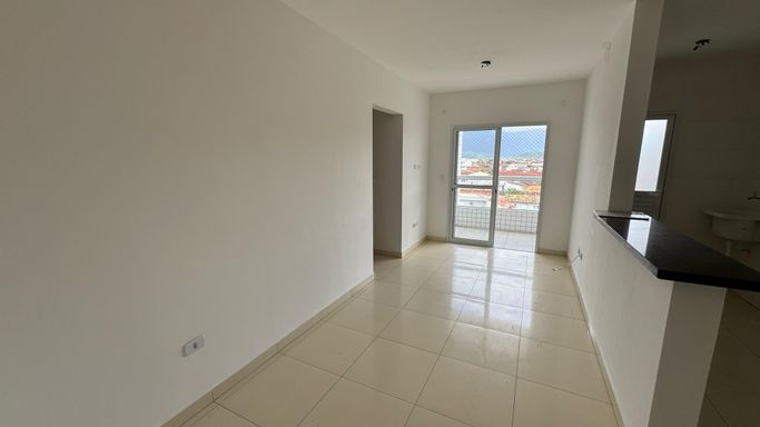 Sala bem iluminada.