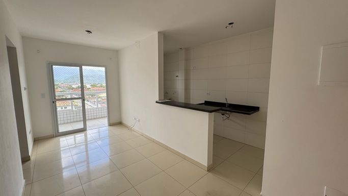 Sala bem iluminada.