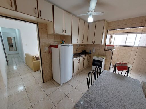 Cozinha com armários.