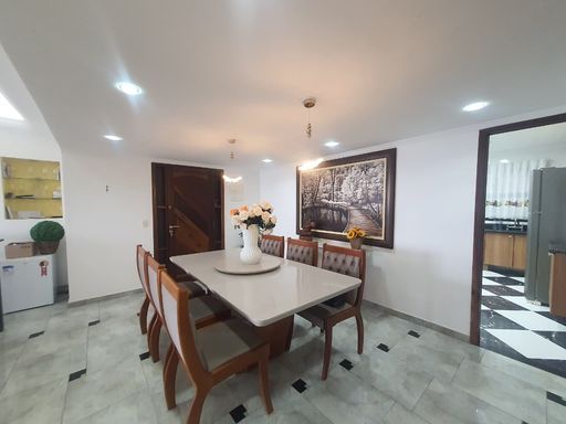 Sala espaçosa para 3 ambientes