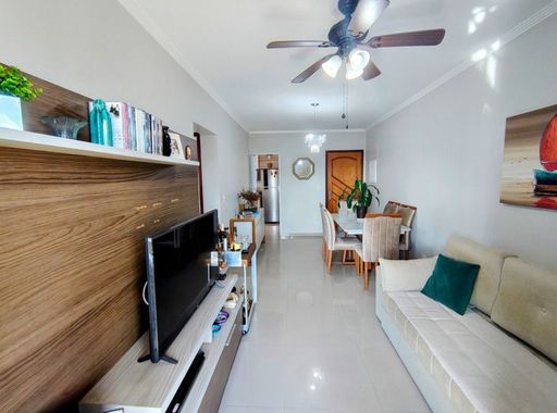 Sala ampla de 2 ambientes.