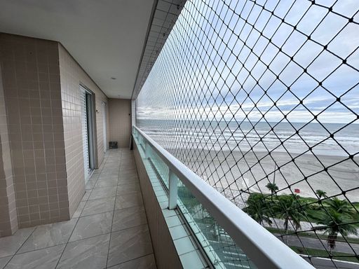 Sacada com vista para o mar.