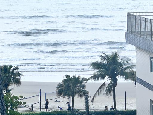 Vista para o mar da sacada da sala.