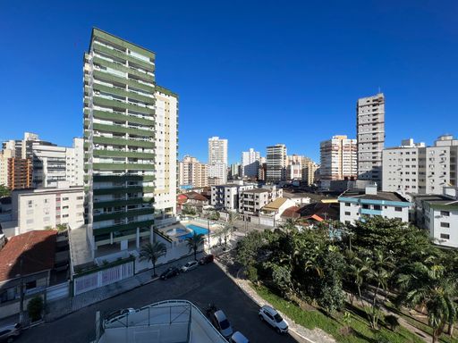 Vista livre da janela da sala.