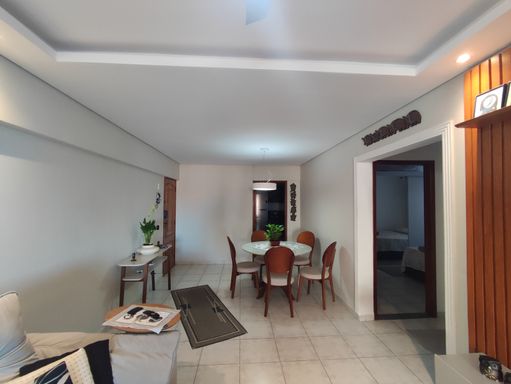 Sala ampla de 2 ambientes.