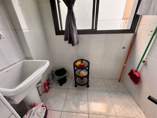 Área de serviço espaçosa.