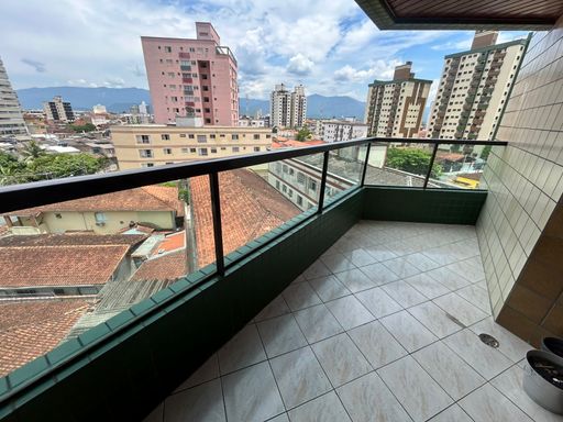 Sacada da sala com vista livre.