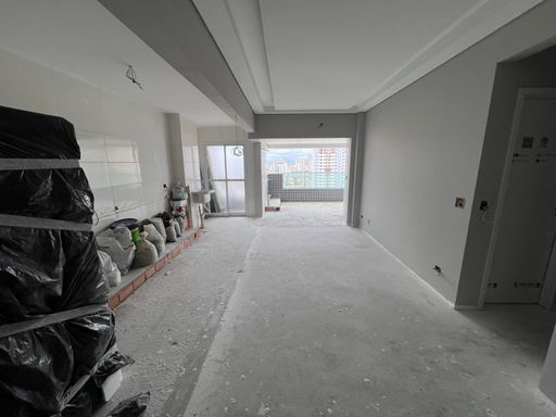 Sala e cozinha.