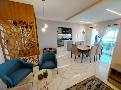 Sala de 2 ambientes com muita iluminação natural e ar-condicionado.