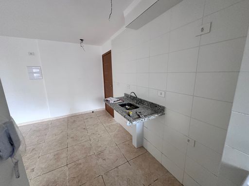 Cozinha com uma pia.