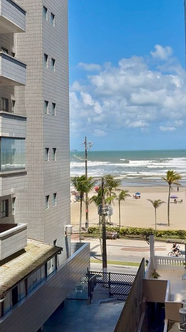 Vista do mar da janela da sala.