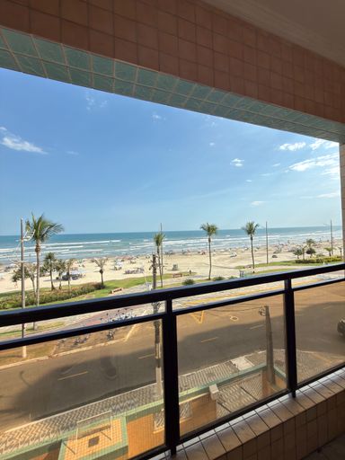 Sacada com vista para o mar.