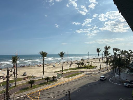 Vista do mar da sacada da sala.