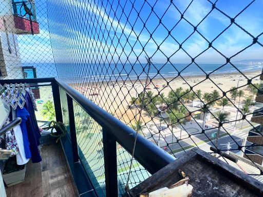 Sacada com vista para o mar.