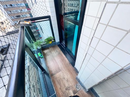 Sacada com vista para o mar.