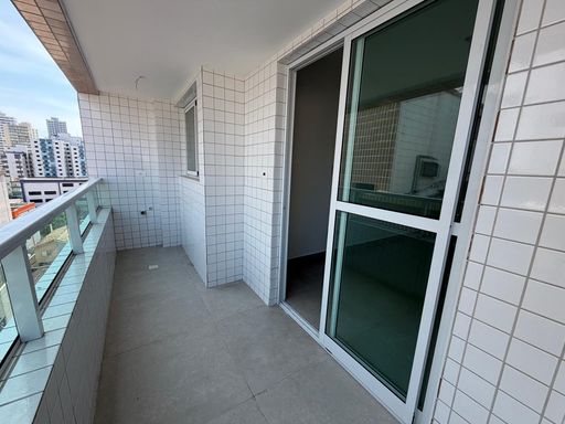 Sacada gourmet em L, com vista para o mar.