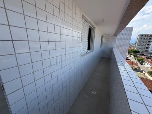 Sacada gourmet em L, com vista para o mar.