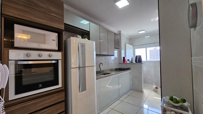 Cozinha americana planejada.