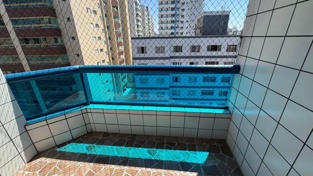 Sacada da sala com vista para o mar.