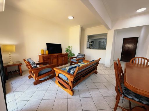 Sala ampla de 2 ambientes.