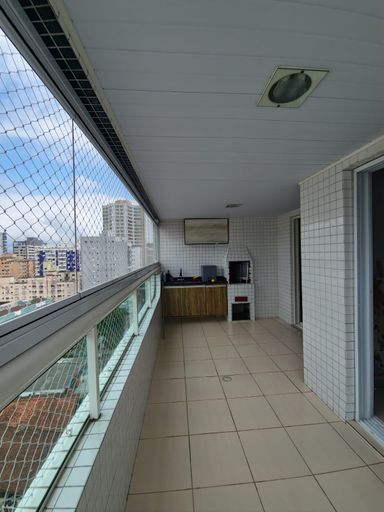 Sacada gourmet envidraçada com vista livre.