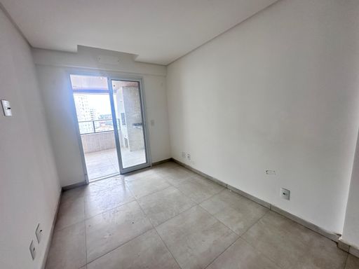 Sala ampla de 2 ambientes com teto rebaixado em gesso.