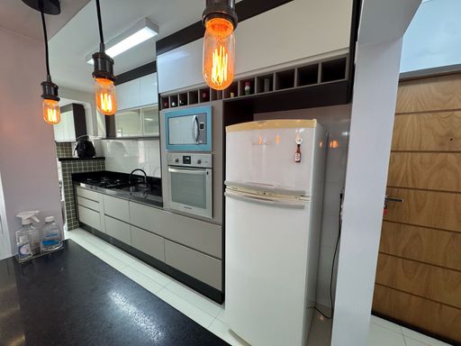 Cozinha americana planejada.