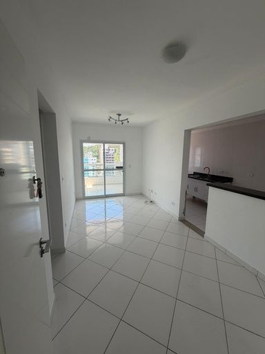 Sala ampla de 2 ambientes.