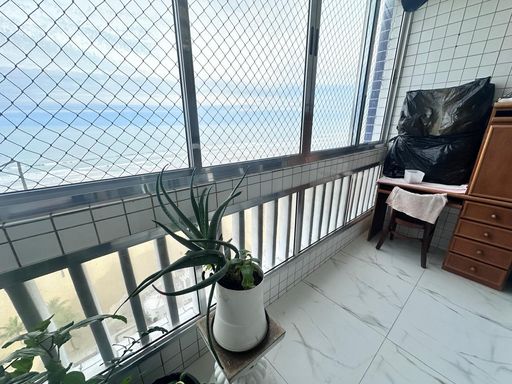 Sacada com vista para o mar.
