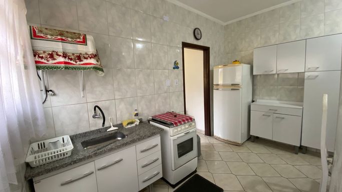 Cozinha espaçosa e arejada.