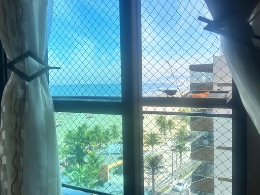 Sacada com vista para o mar.