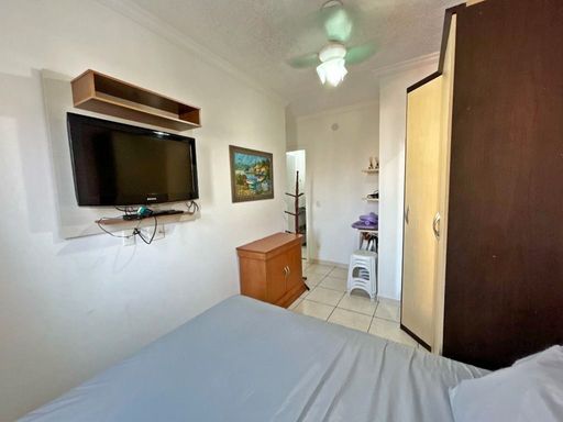 Suíte espaçosa e bem iluminada.