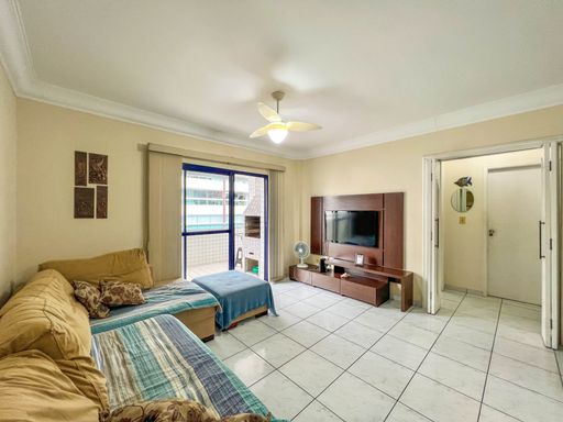Sala ampla para 3 ambientes.