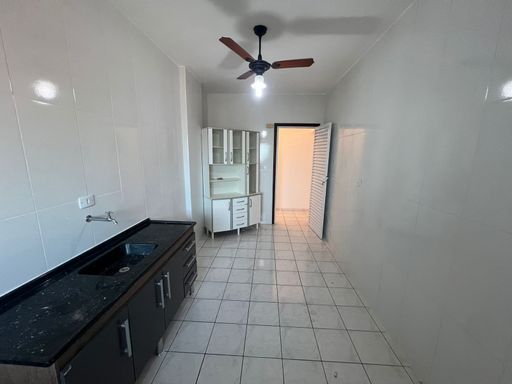 Cozinha espaçosa.