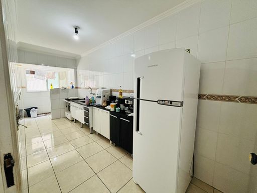 Cozinha espaçosa.