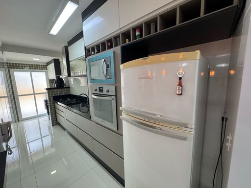 Cozinha americana planejada.