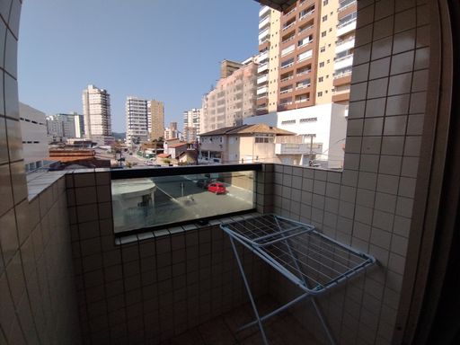 Sacada do dormitório de frente para rua.