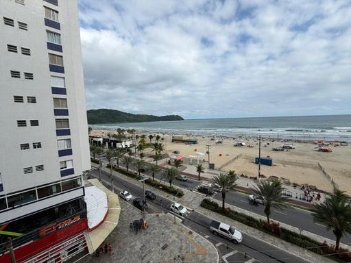 Vista do mar da janela da sala.