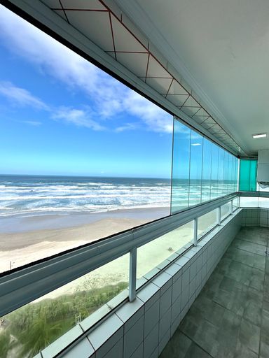 Vista para o mar da sacada gourmet.