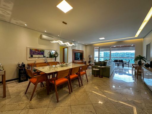 Sala ampla para 04 ambientes com ar-condicionado.