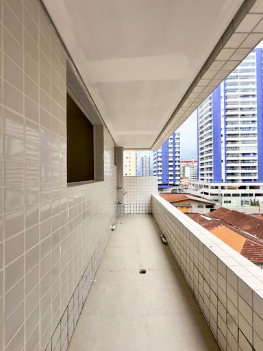 Sacada gourmet com vista parcial para o mar.