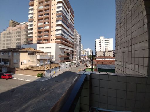 Sacada do dormitório de frente para rua.