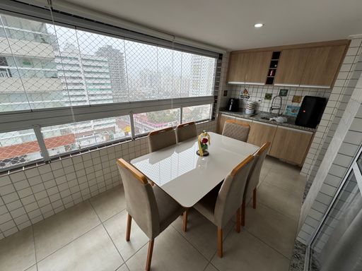 Sacada gourmet envidraçada.